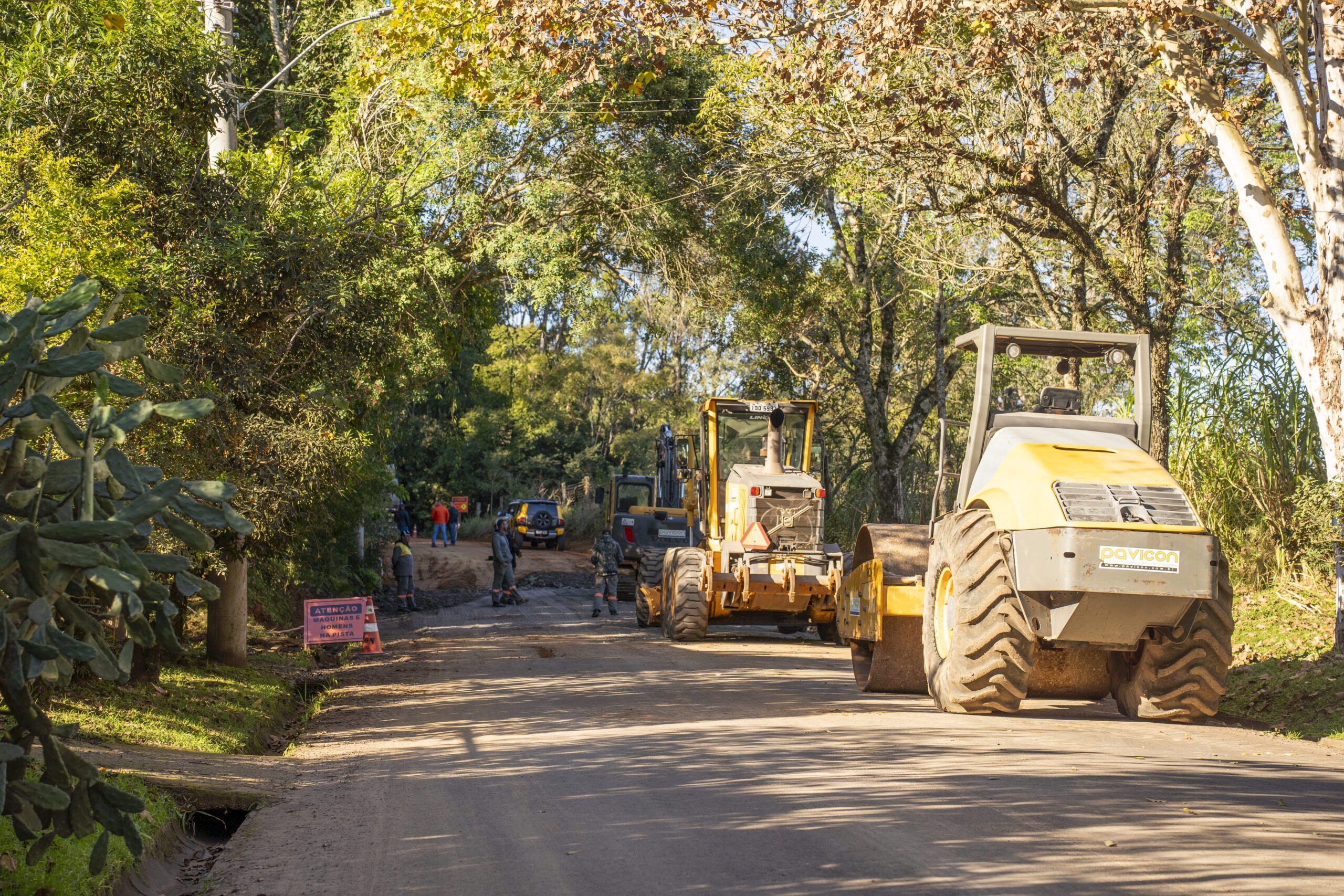 Começa a obra de asfaltamento da Estrada Emília José da Silva, no Morro Ferrabraz (crédito vitor carvalho)